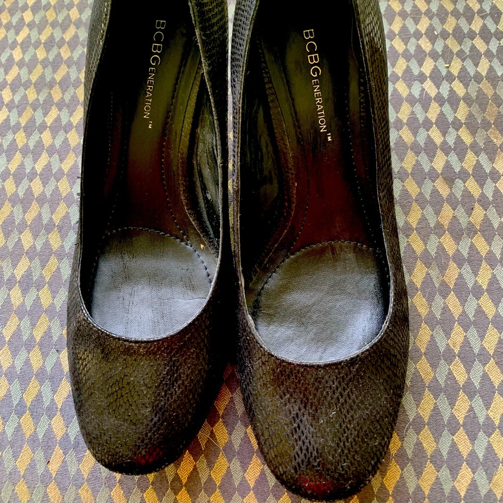 💚3/$25 BCBGeneration Black Textured Heels size 7B